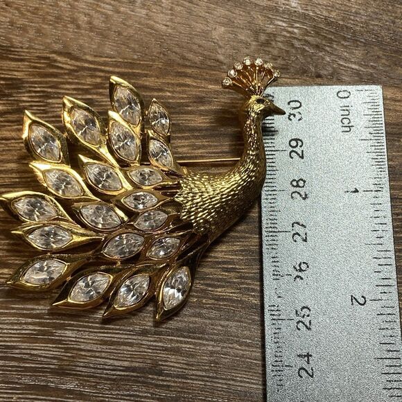 Vintage Trifari Peacock Brooch Gold Tone Clear Rhinestone Large - Picture 7 of 8